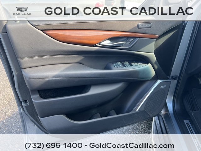 Used 2019 Cadillac Escalade ESV Luxury image 16