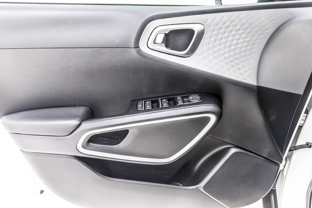 Used 2023 Kia Soul S FWD image 22