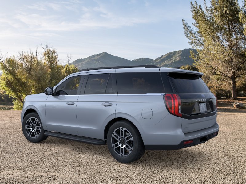 New 2026 Ford Expedition Active image 4