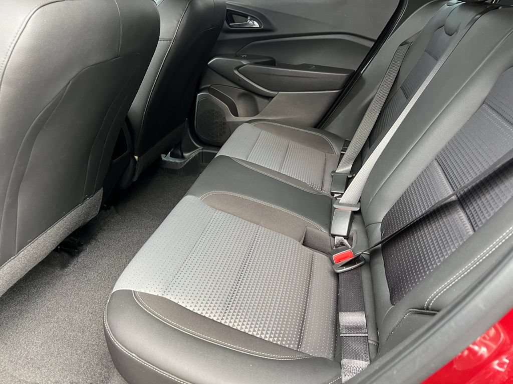 Used 2025 Chevrolet Trax LT FWD image 12