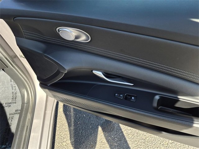 Used 2025 Hyundai Elantra SEL image 13
