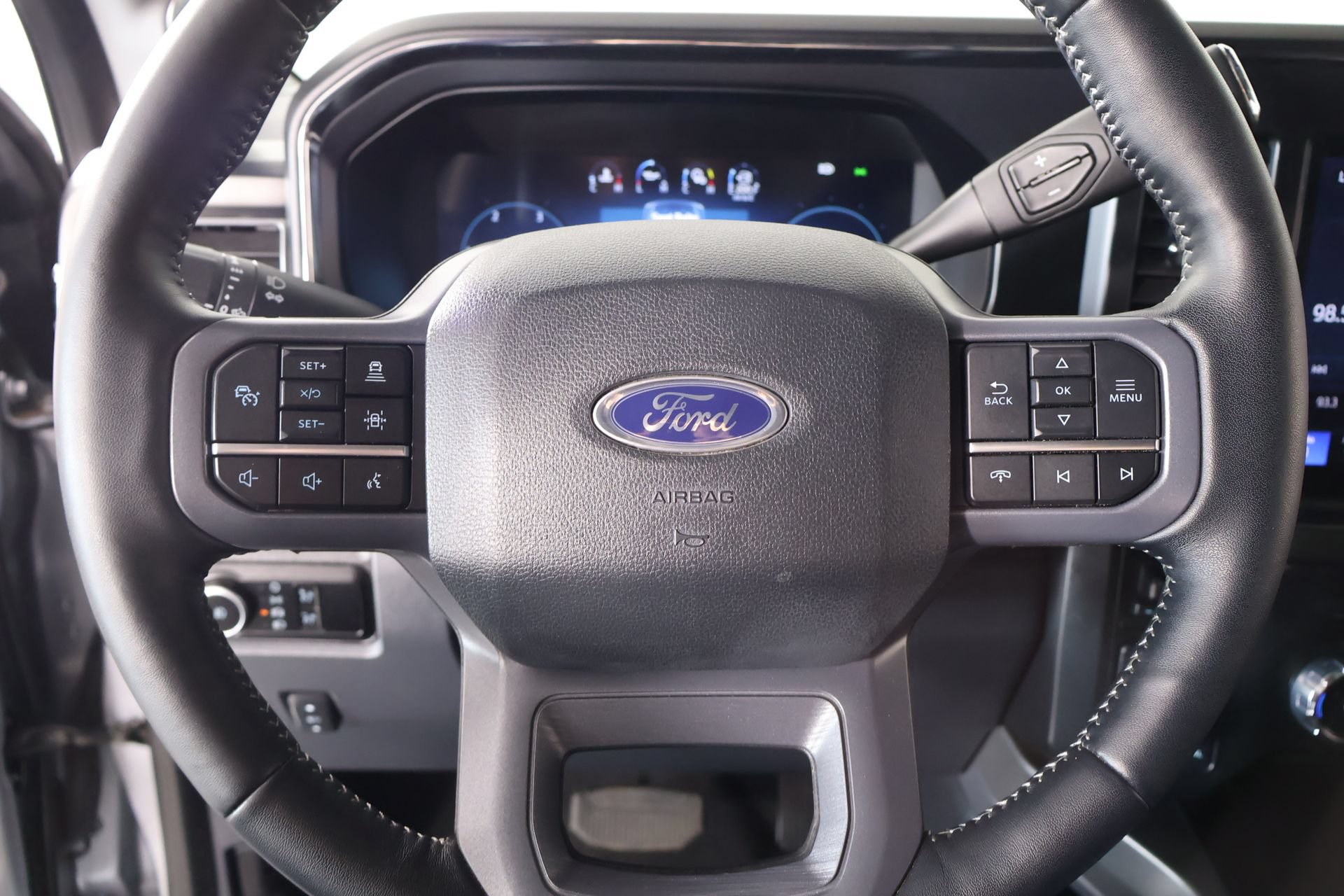 Used 2023 Ford F350 Lariat w/ Lariat Ultimate Package AWD/4WD image 3
