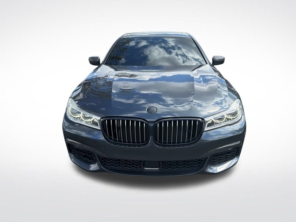 Used 2019 BMW 750i w/ Executive Package image 3