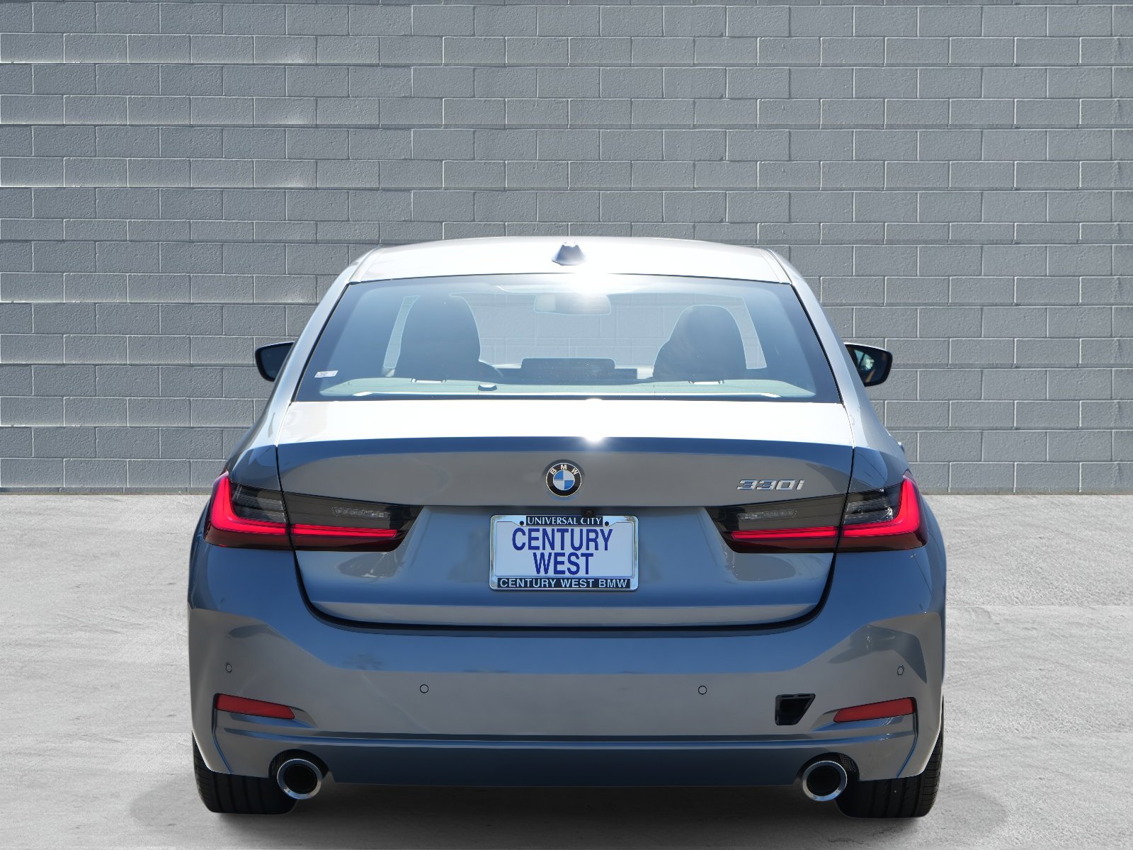 Used 2025 BMW 330i Sedan w/ M Sport Package RWD image 3