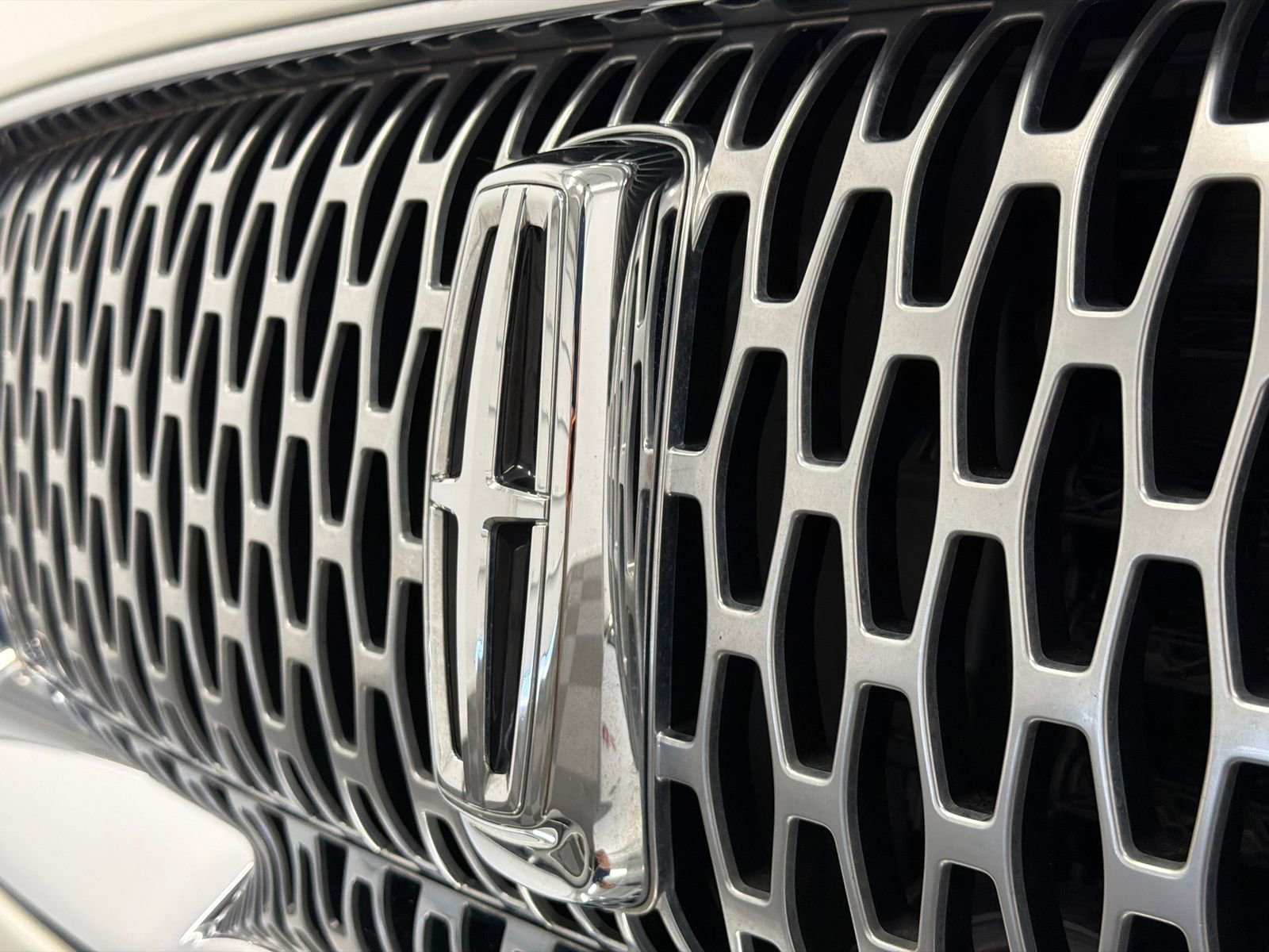 Used 2022 Lincoln Nautilus Reserve FWD image 14