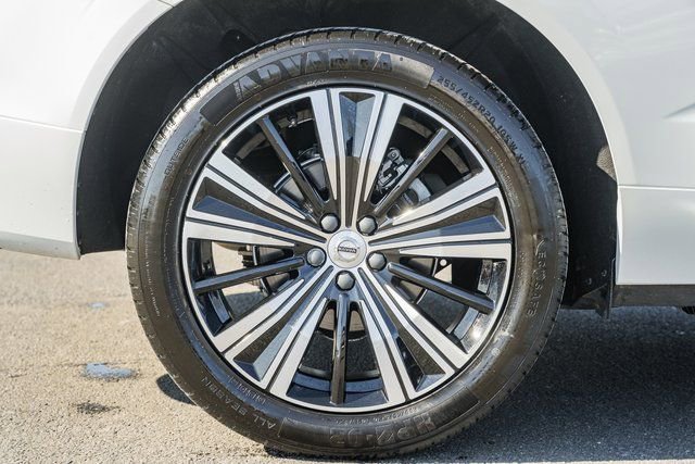 Used 2023 Volvo XC60 B5 Plus w/ Protection Package Premier image 19