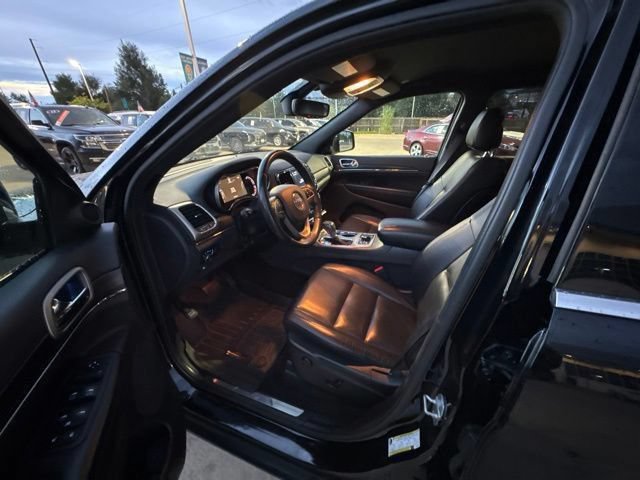 Used 2019 Jeep Grand Cherokee Limited AWD/4WD image 12