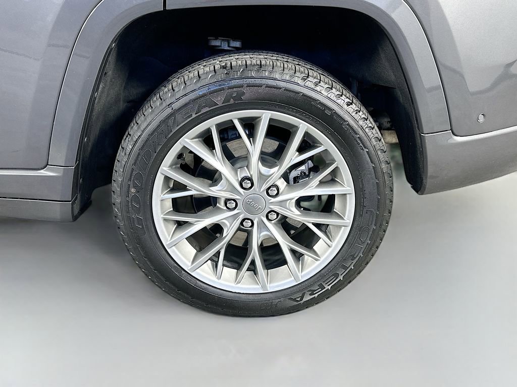 Used 2022 Jeep Grand Cherokee Summit AWD/4WD image 35