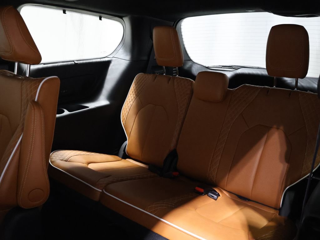 New 2026 Chrysler Pacifica Pinnacle AWD/4WD image 12