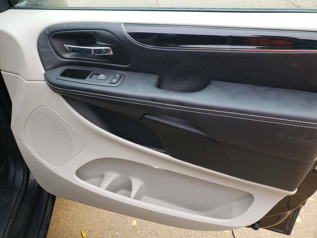 Used 2016 Dodge Grand Caravan SE FWD image 18