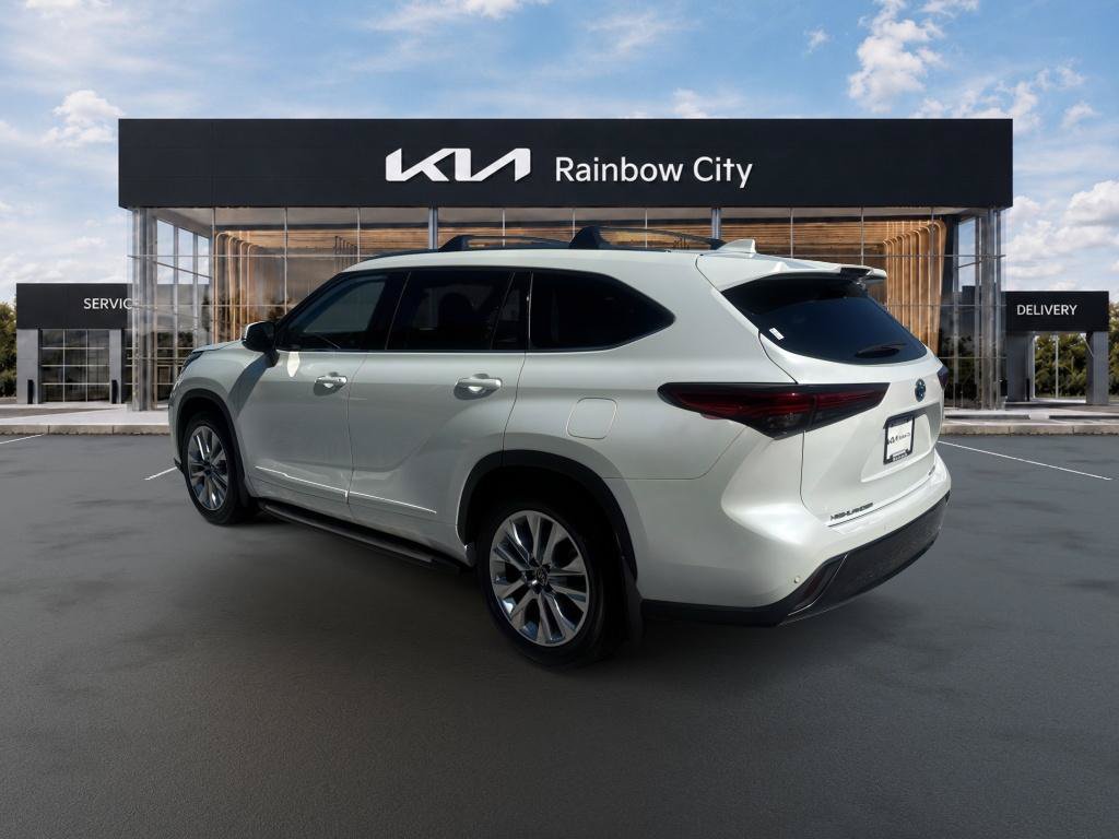 Used 2022 Toyota Highlander Limited FWD image 7