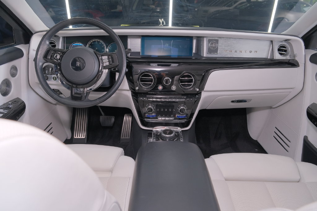 Used 2022 Rolls-Royce Phantom Sedan w/ The Phantom Package RWD image 37