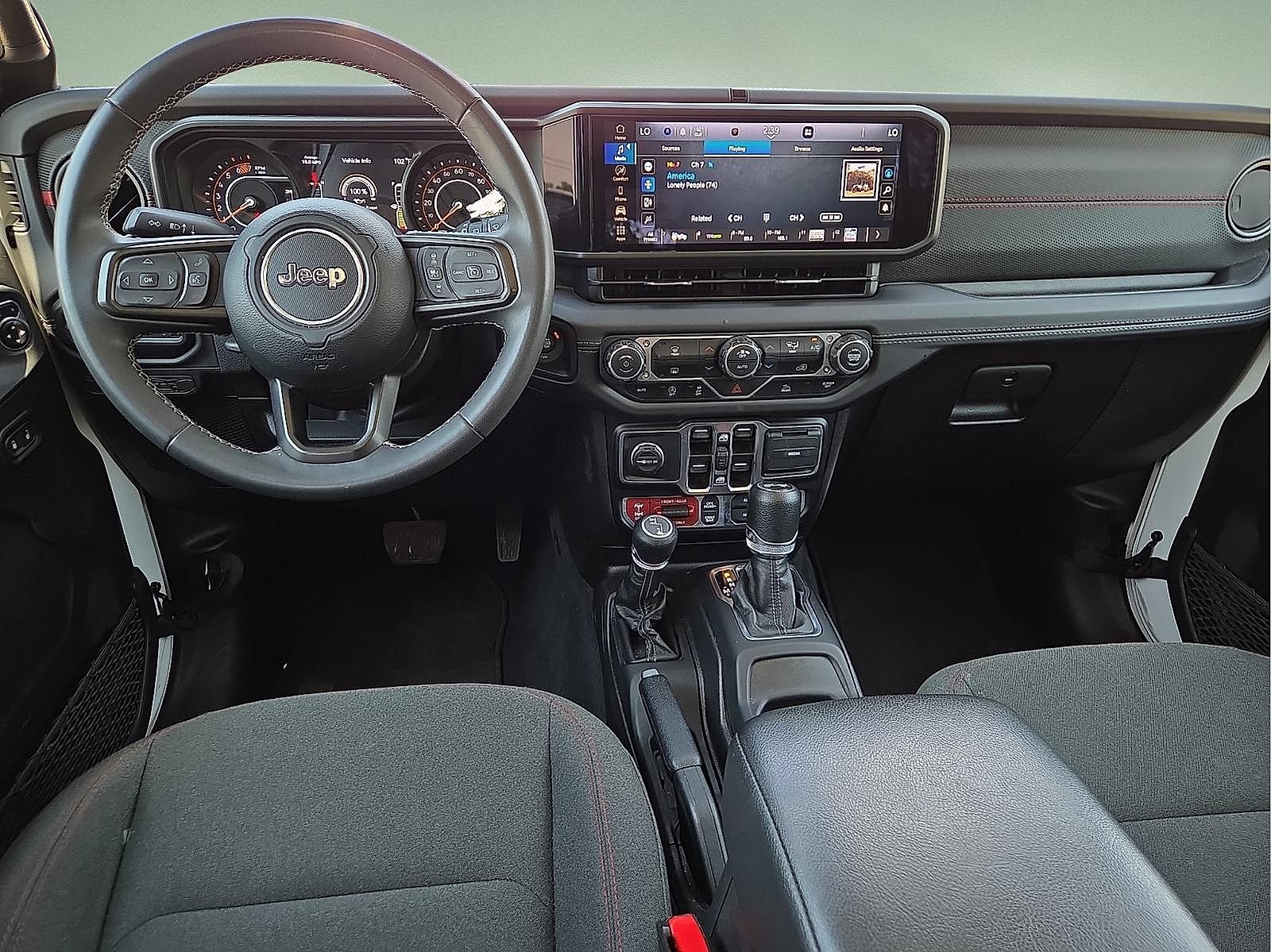 Used 2025 Jeep Wrangler Unlimited Rubicon AWD/4WD image 11