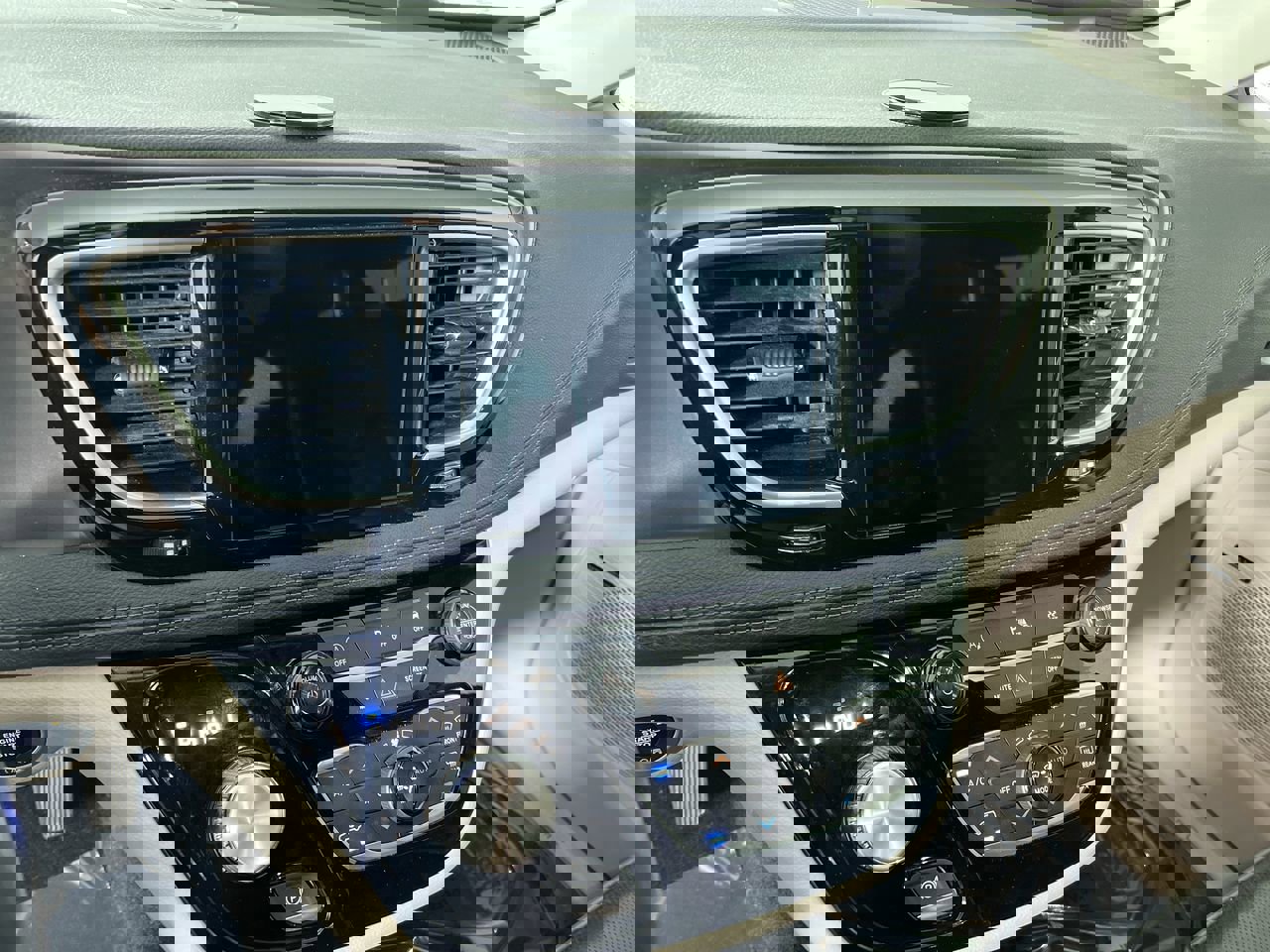 Used 2018 Chrysler Pacifica Limited image 25