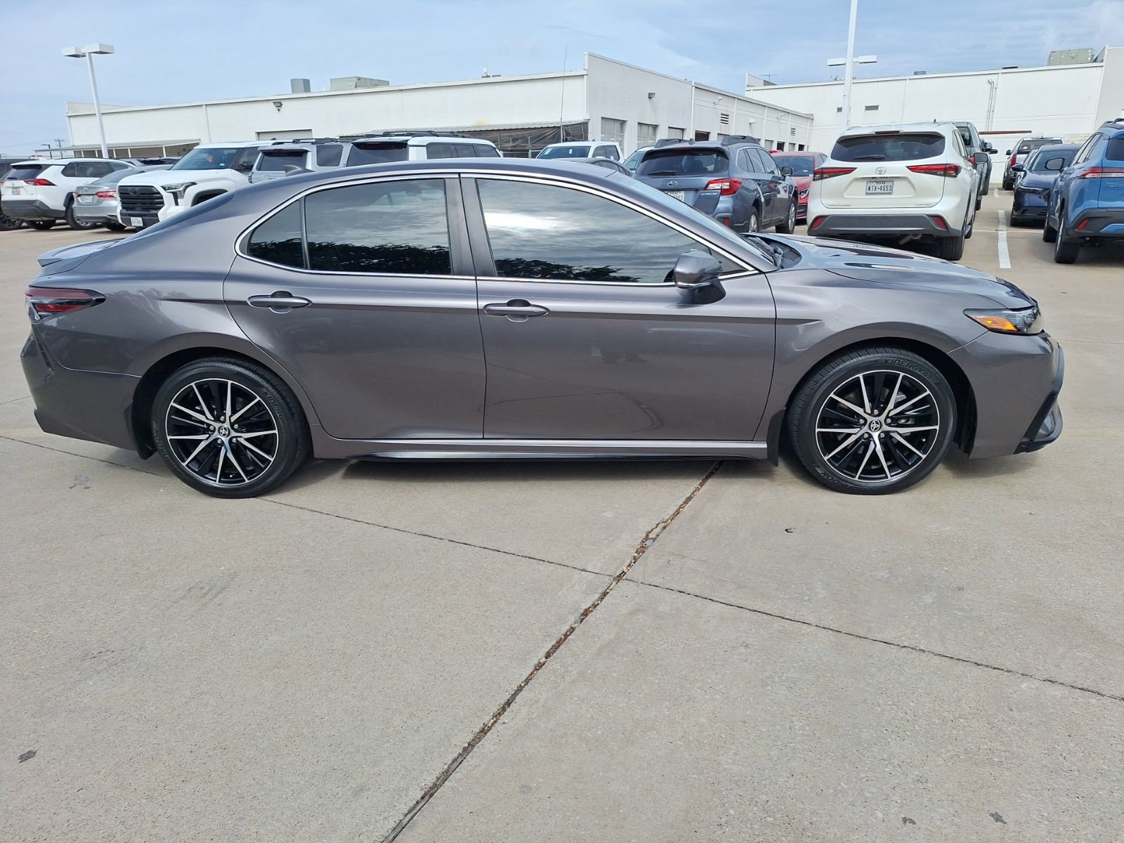 Used 2023 Toyota Camry SE w/ Convenience Package FWD image 7