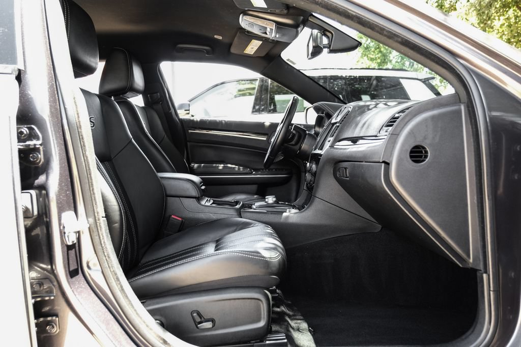 Used 2019 Chrysler 300 S RWD image 46