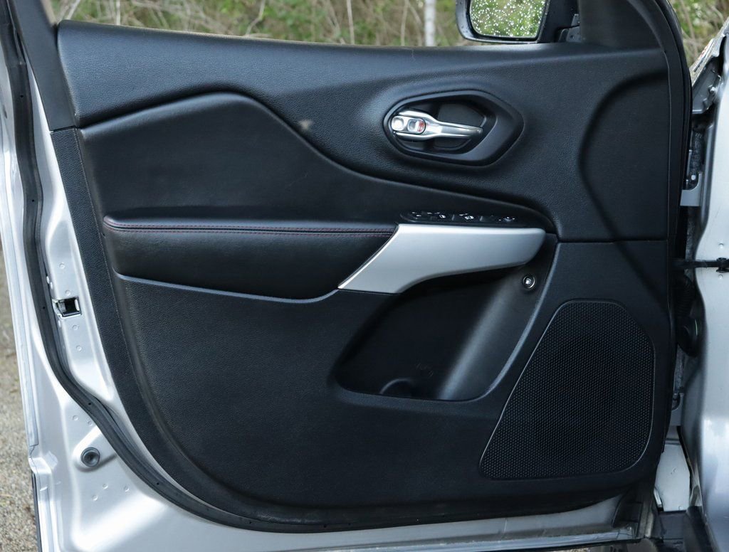 Used 2018 Jeep Cherokee Trailhawk w/ Comfort/Convenience Group image 29