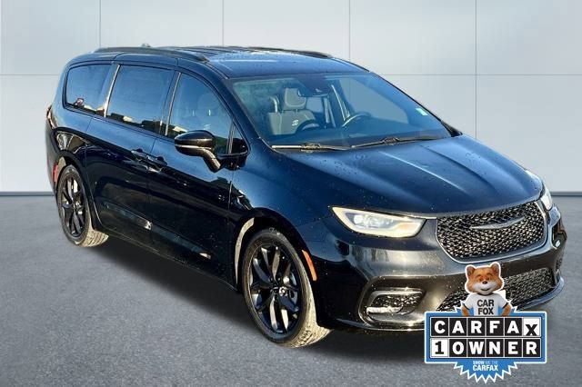 Used 2021 Chrysler Pacifica Touring w/ S Appearance Package image 3