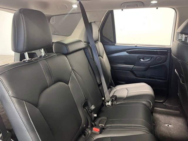 Used 2024 Honda Pilot Touring image 13