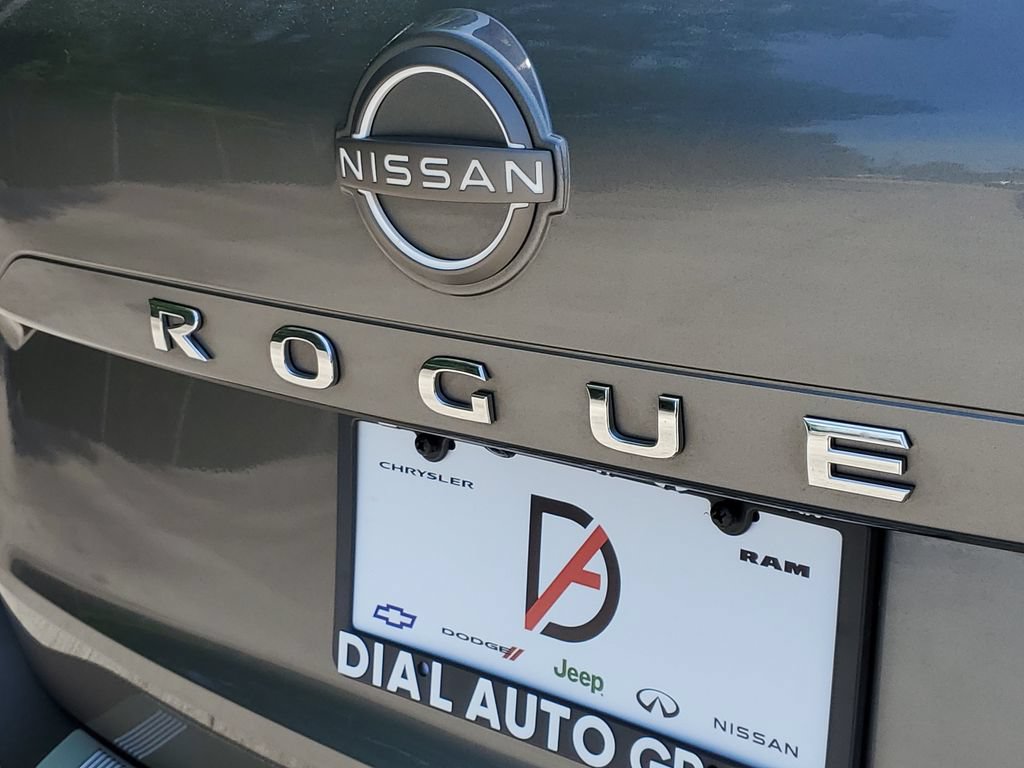 Used 2023 Nissan Rogue SV AWD/4WD image 7