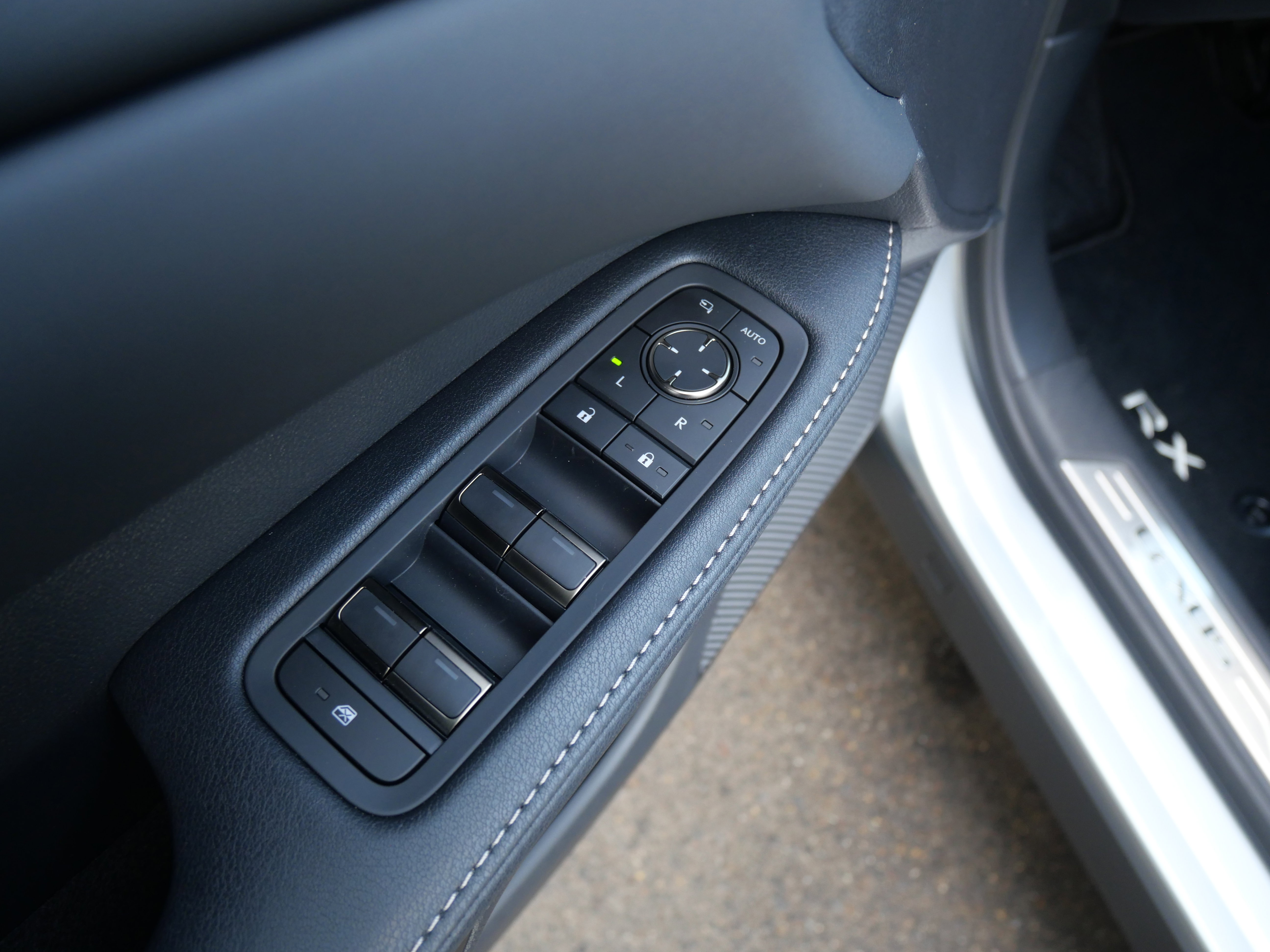 Used 2025 Lexus RX 350 Premium image 17