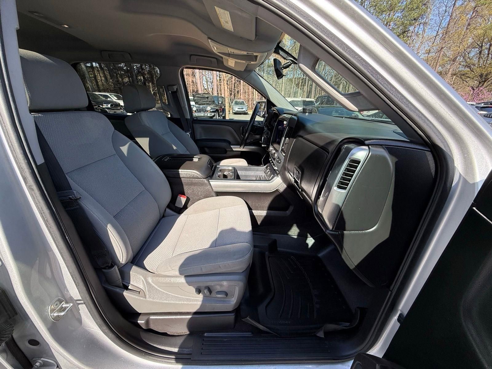 Used 2018 Chevrolet Silverado 1500 LT w/ All Star Edition AWD/4WD image 26