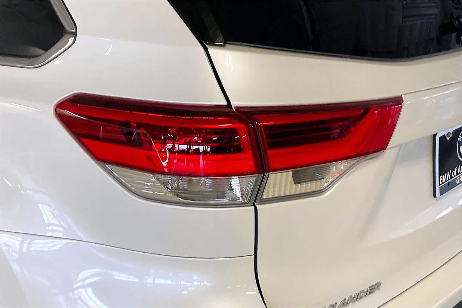 Used 2019 Toyota Highlander XLE FWD image 26