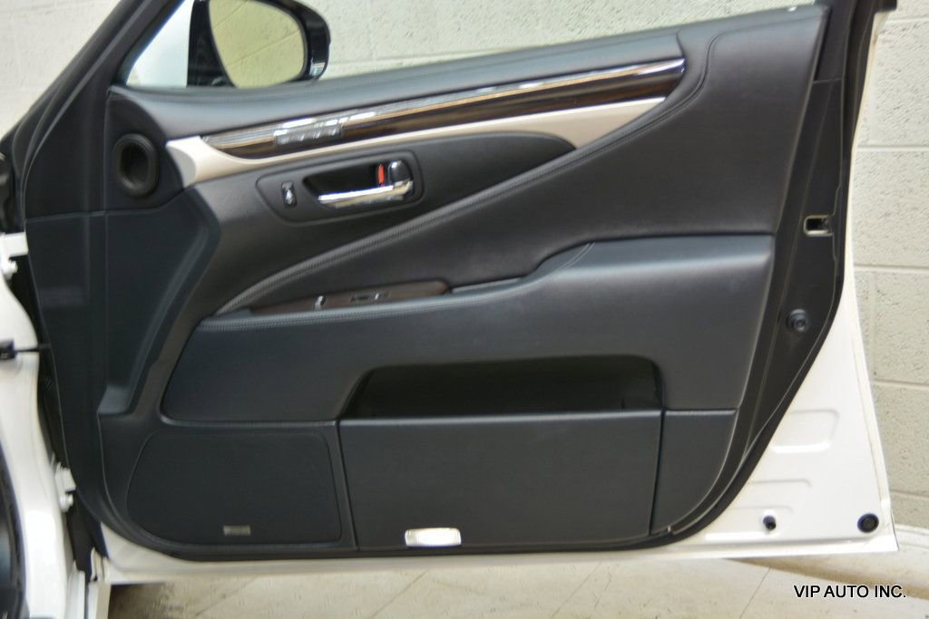Used 2015 Lexus LS 460 w/ Comfort Package image 8