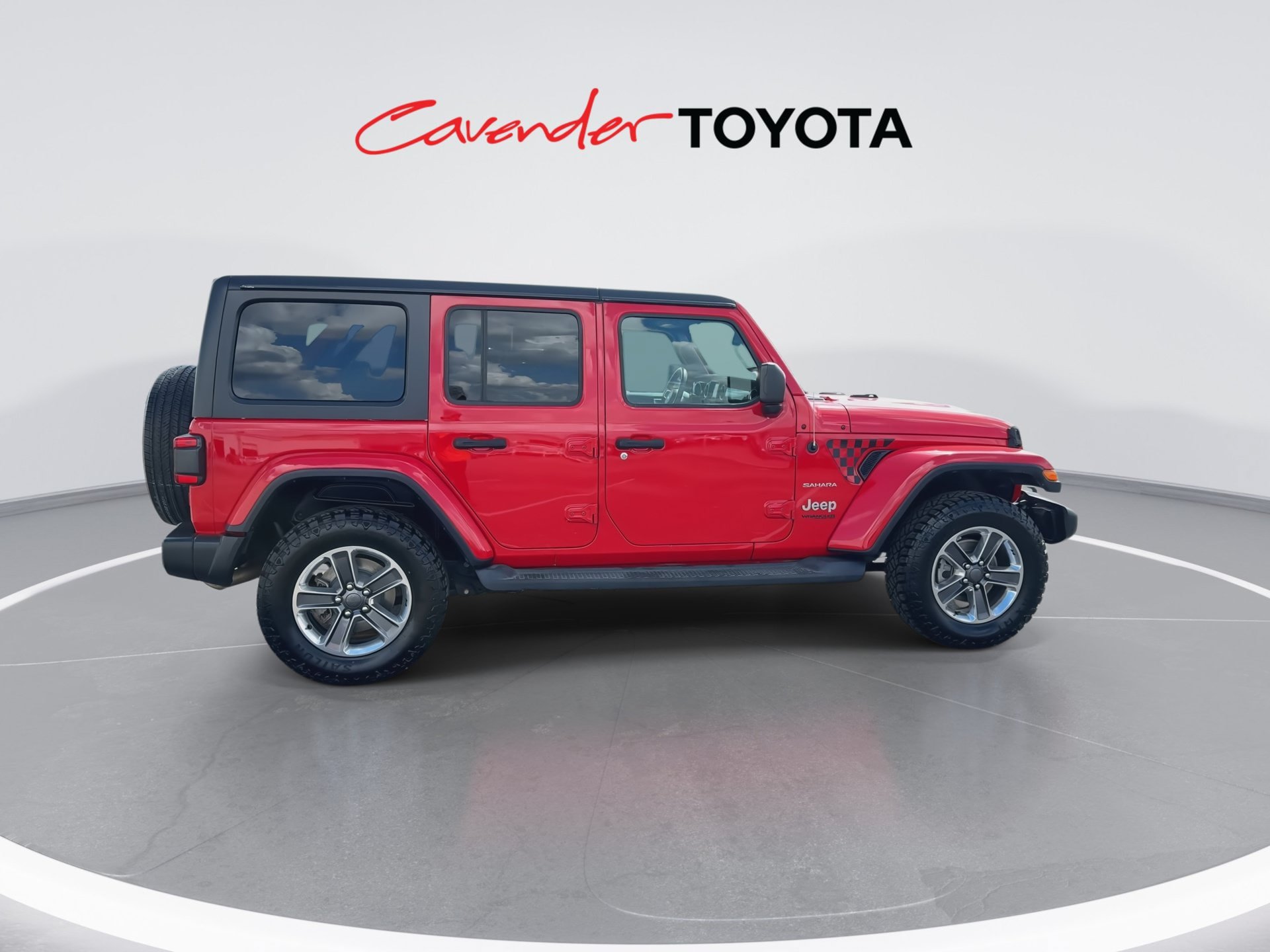Used 2018 Jeep Wrangler Unlimited Sahara w/ LED Lighting Group AWD/4WD image 9