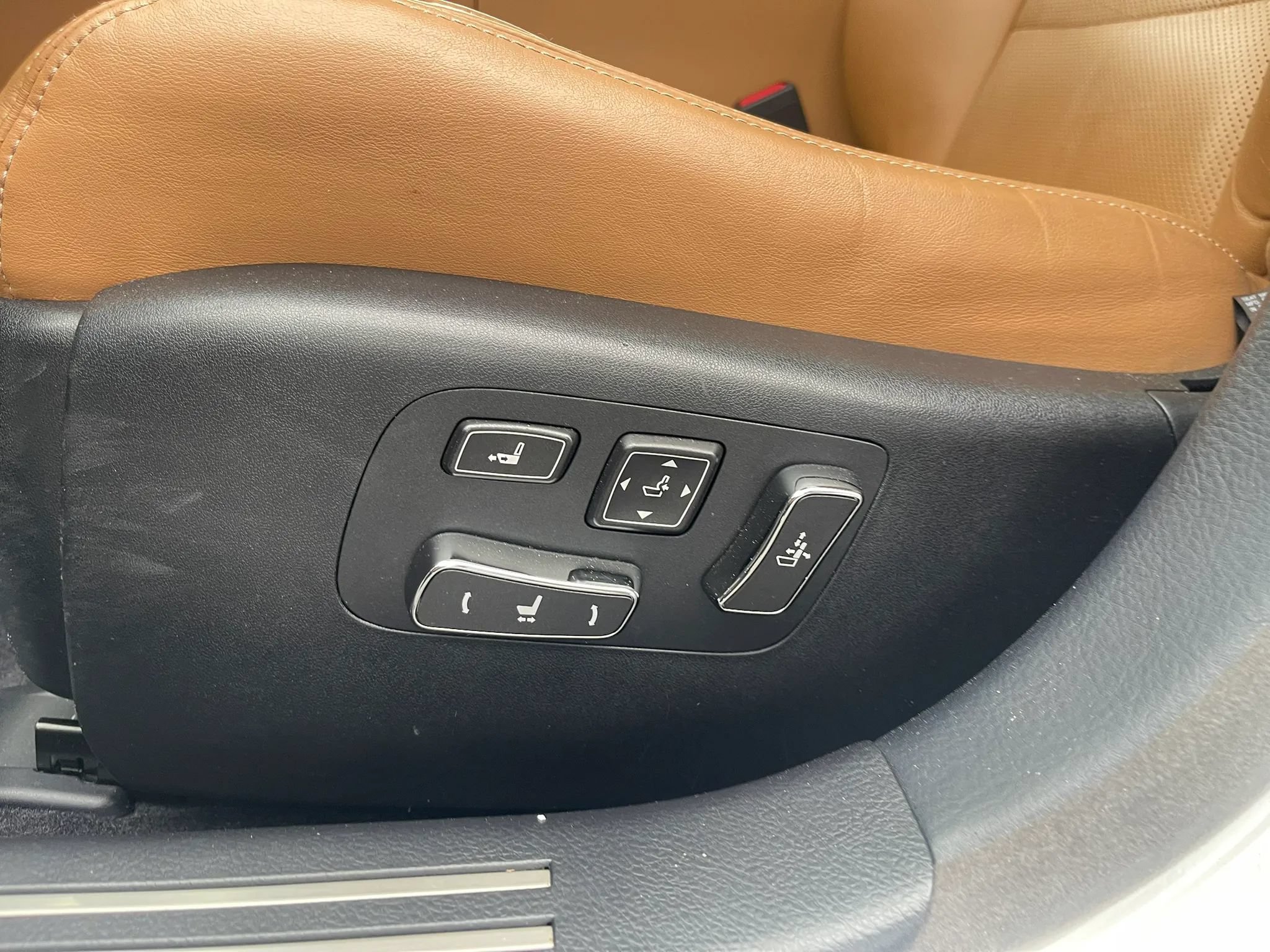 Used 2013 Lexus LS 460 w/ Comfort Pkg RWD image 25