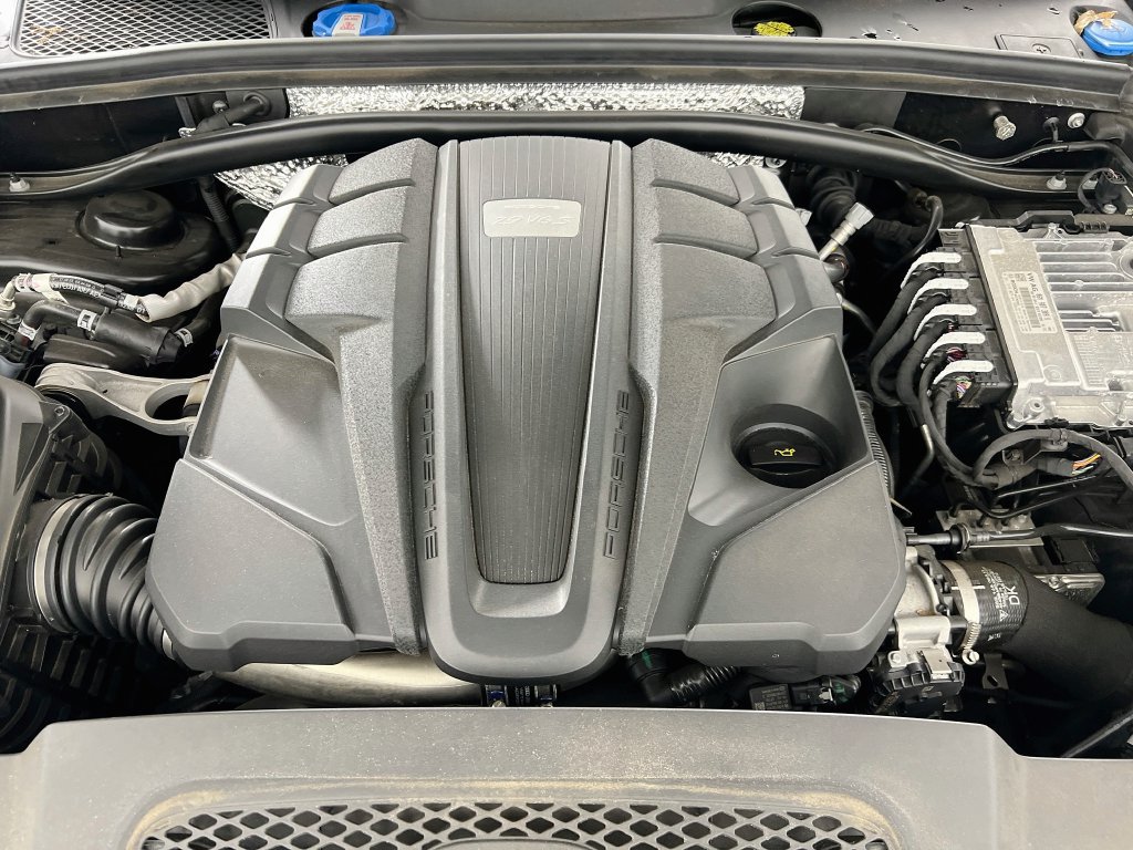 Certified 2024 Porsche Macan S AWD/4WD image 32