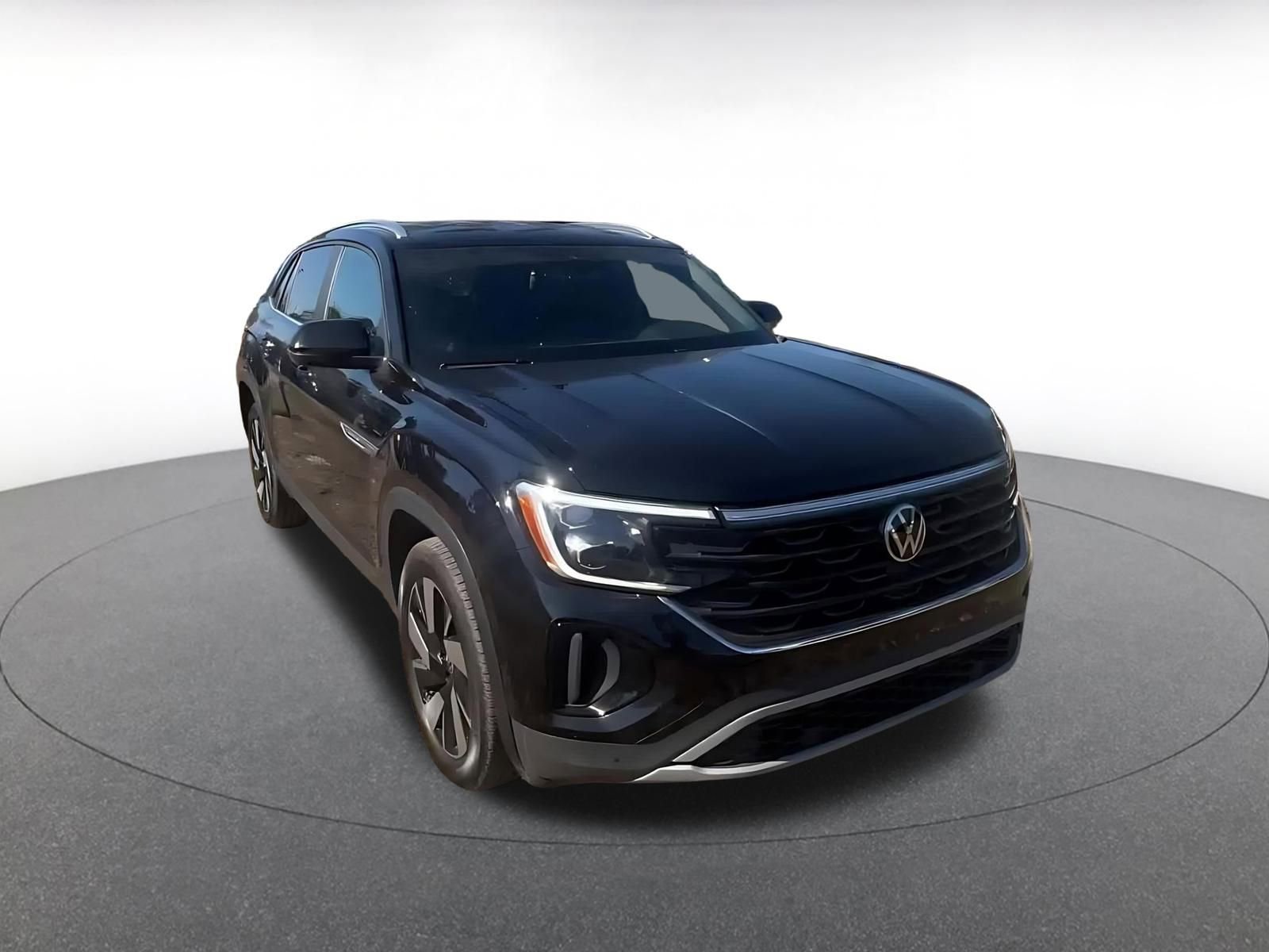 Used 2025 Volkswagen Atlas Cross Sport SE image 3