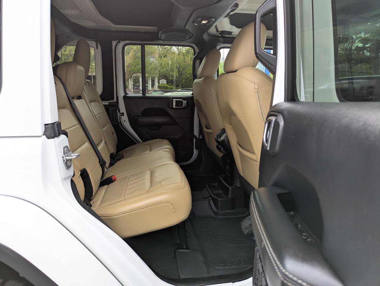 Used 2018 Jeep Wrangler Unlimited Sahara w/ Dual Top Group AWD/4WD image 34