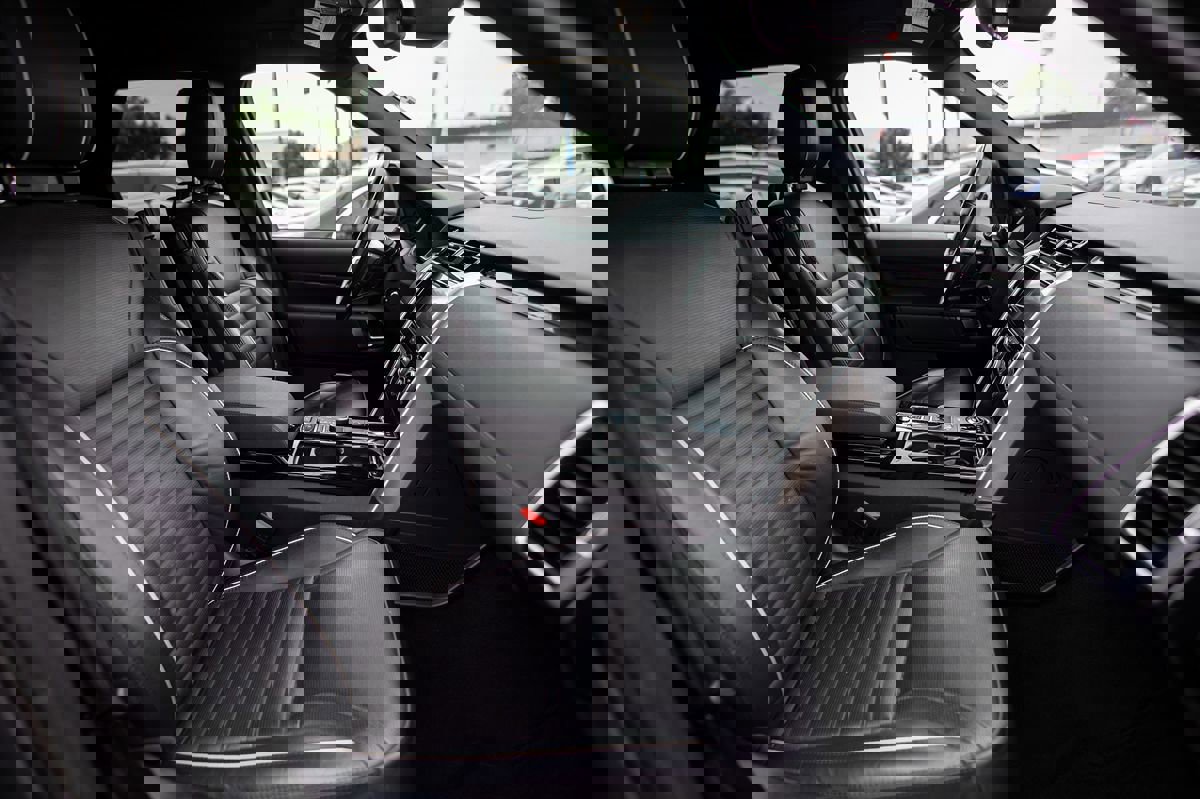 Used 2019 Land Rover Discovery HSE image 14