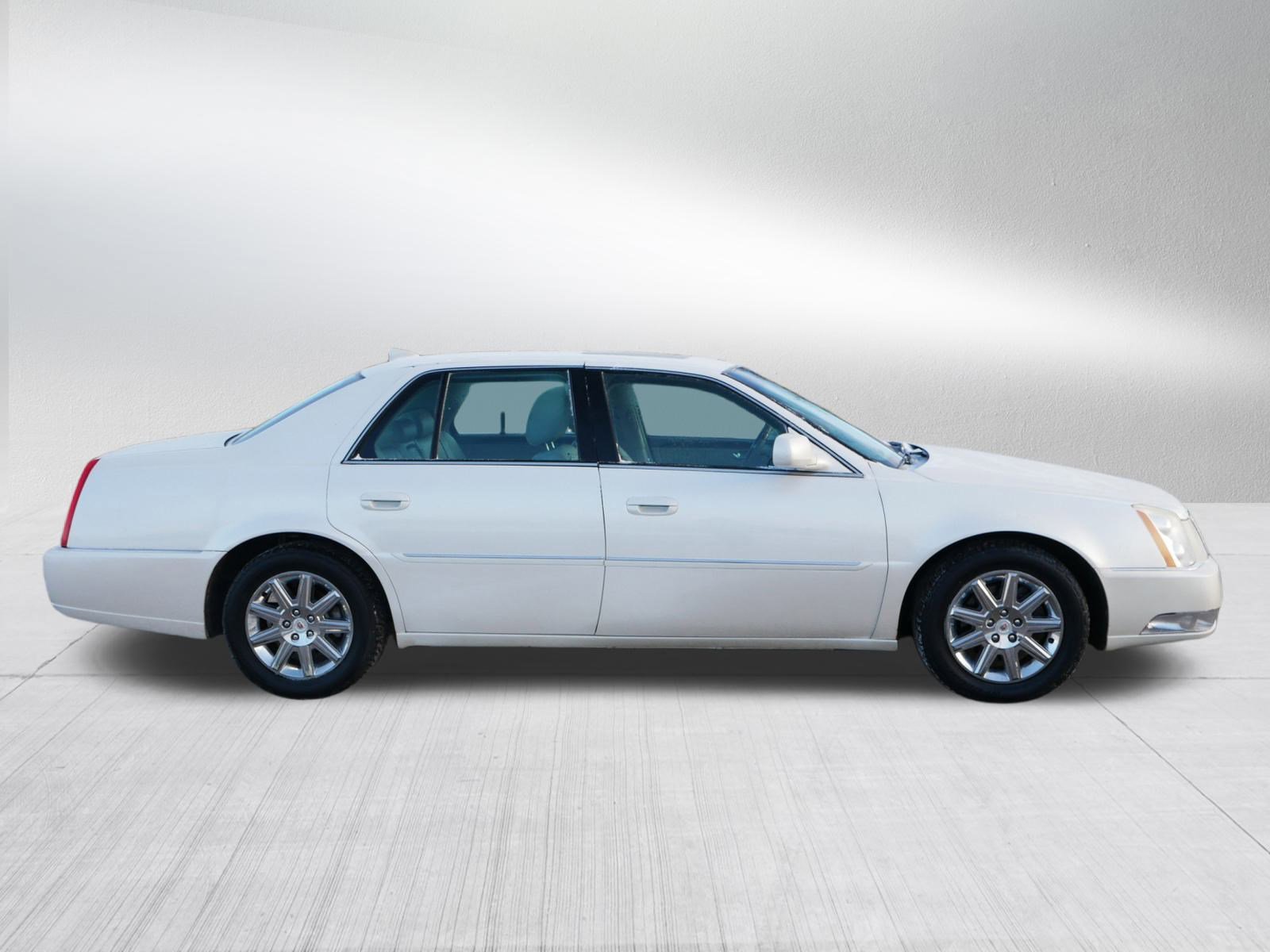 Used 2011 Cadillac DTS Premium image 8