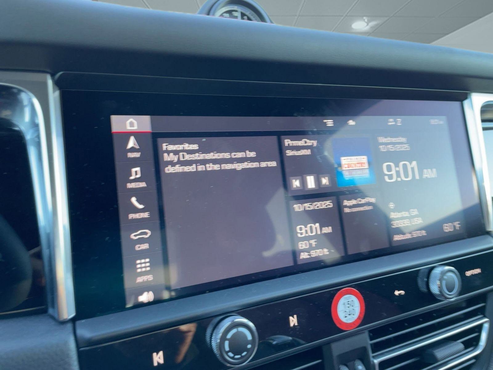 Used 2025 Porsche Macan image 23