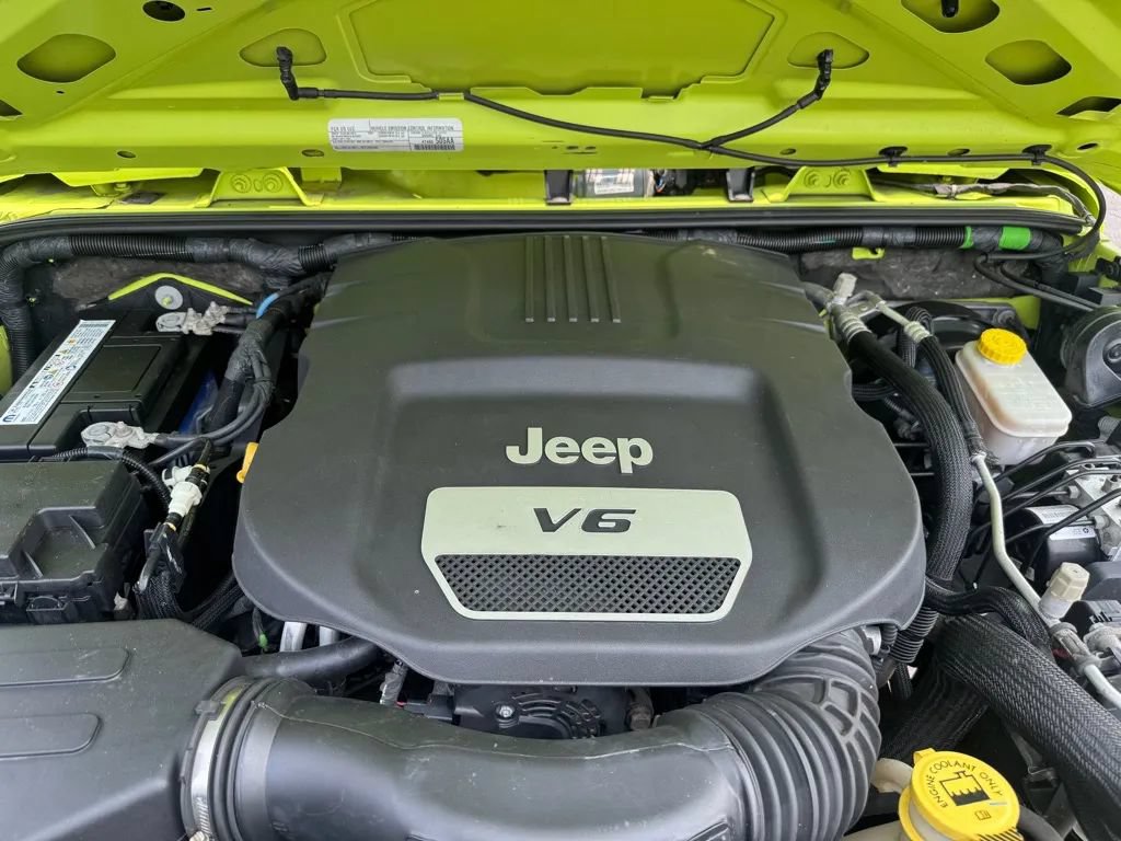 Used 2016 Jeep Wrangler Unlimited Sport w/ Max Tow Package AWD/4WD image 11