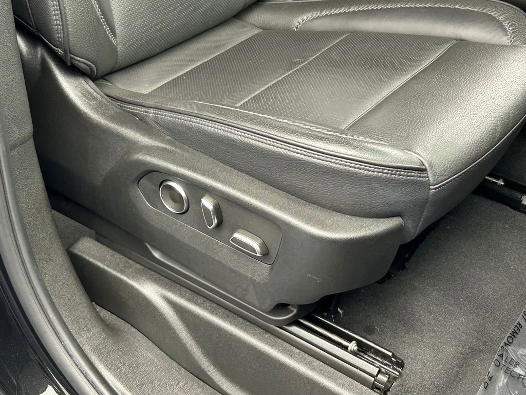 Used 2025 GMC Yukon Denali AWD/4WD image 61
