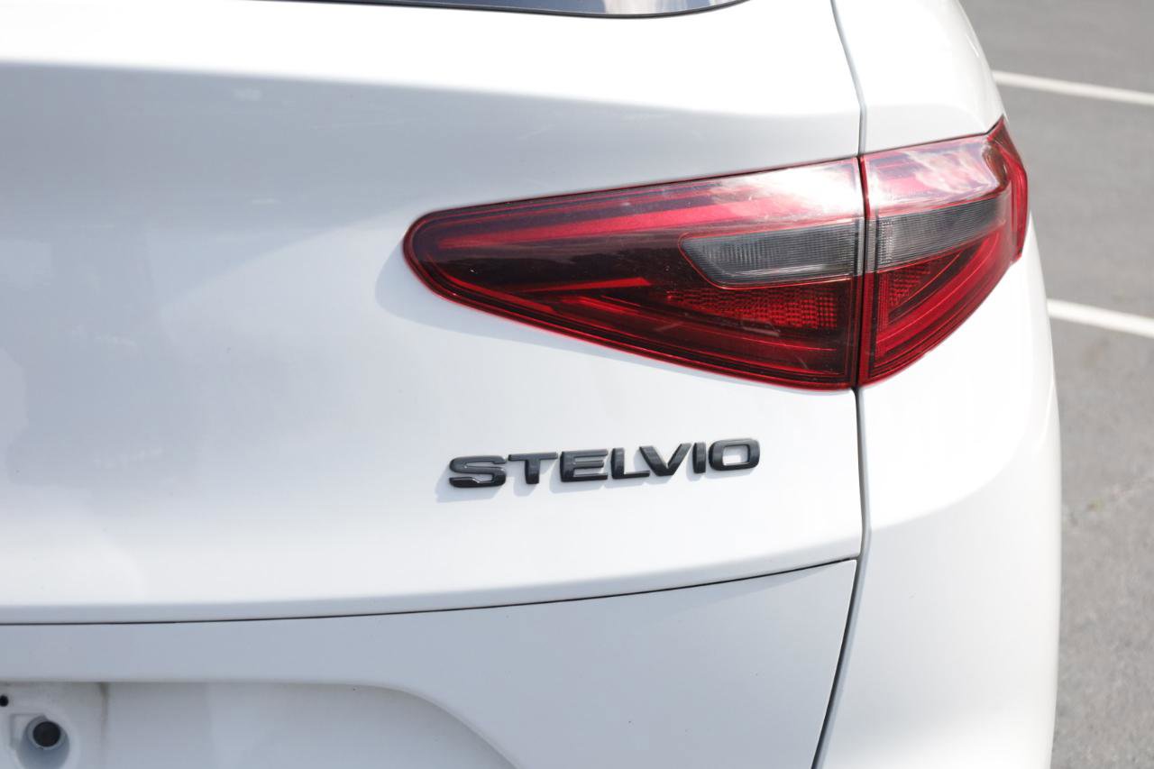Used 2021 Alfa Romeo Stelvio Ti w/ Nero Edizione AWD/4WD image 24