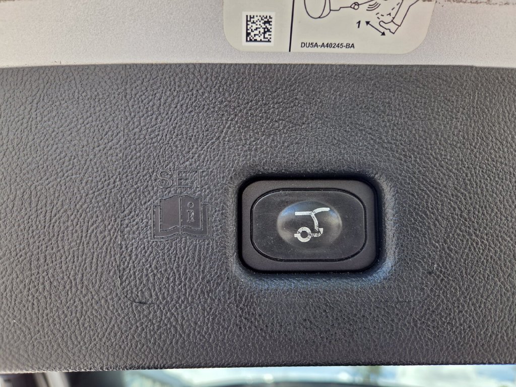 Used 2018 Lincoln MKX Reserve w/ Driver Assistance Package FWD image 10