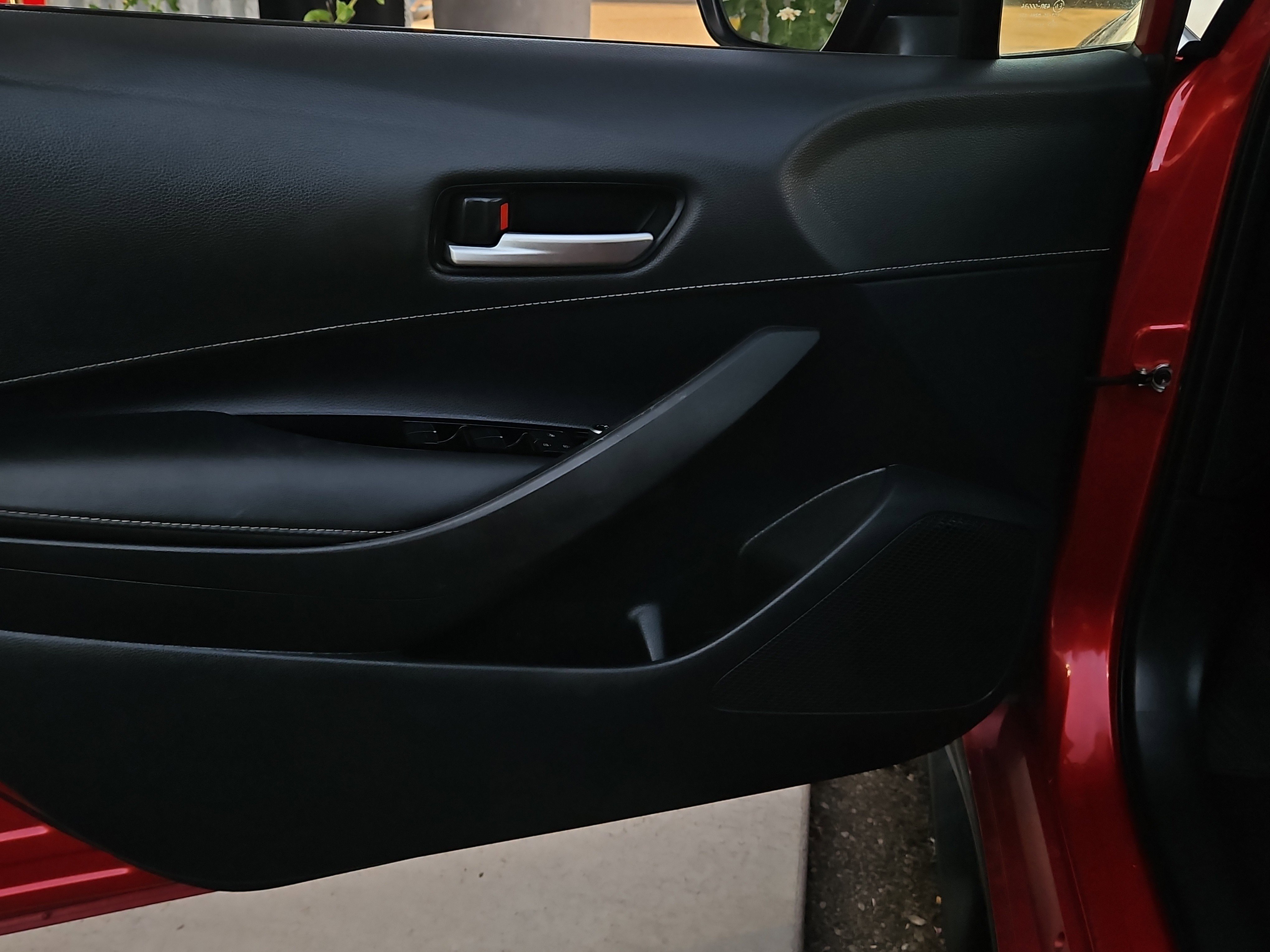 Used 2021 Toyota Corolla SE w/ Special Edition image 6