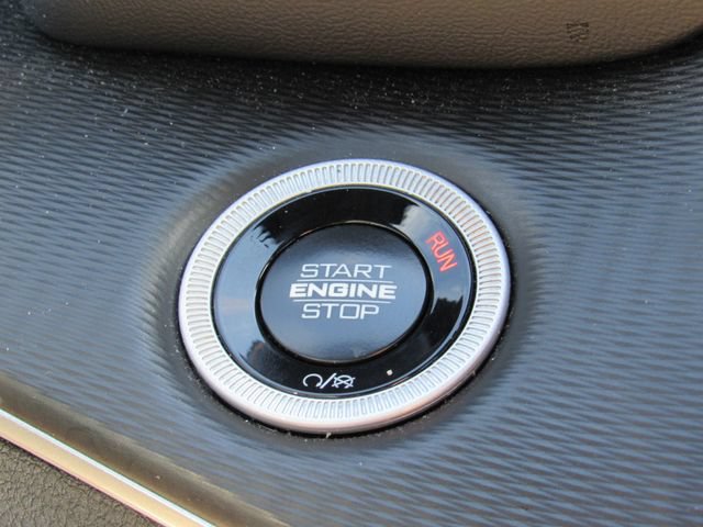 Used 2025 Jeep Grand Cherokee L Laredo RWD image 28