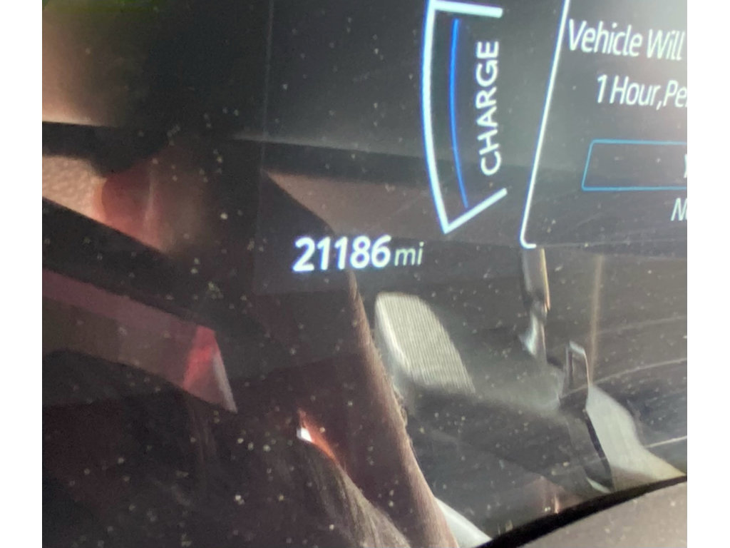 Used 2025 Toyota Camry SE image 4