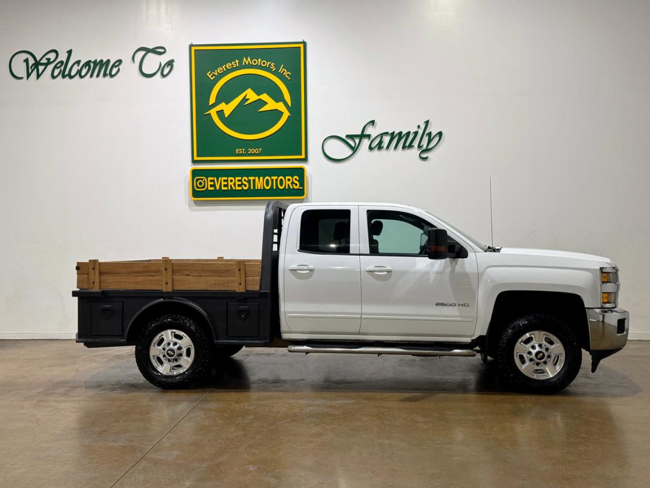 Used 2015 Chevrolet Silverado 2500 LT w/ LT Convenience Package AWD/4WD image 2