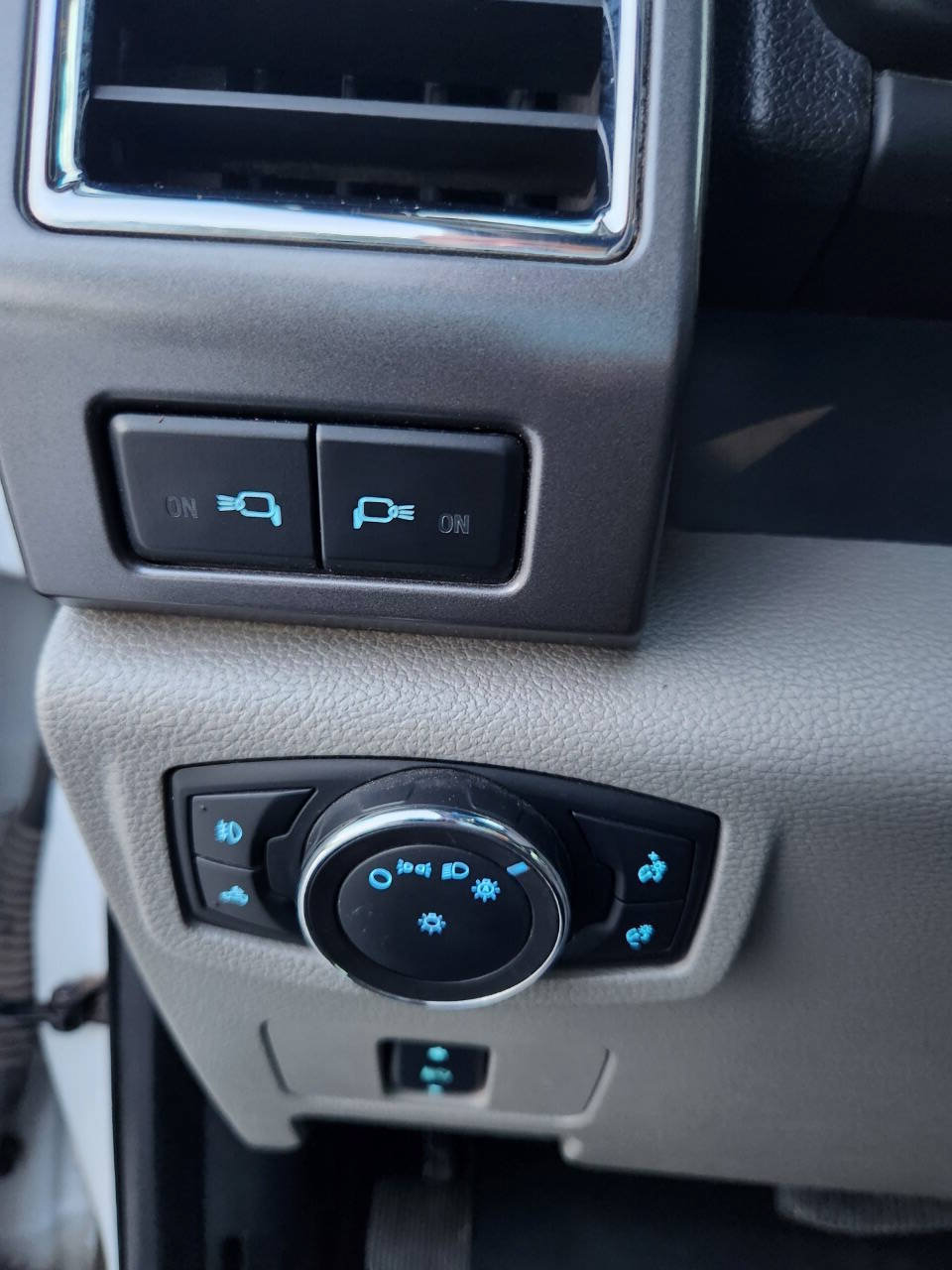 Used 2018 Ford F250 XLT w/ XLT Premium Package AWD/4WD image 15