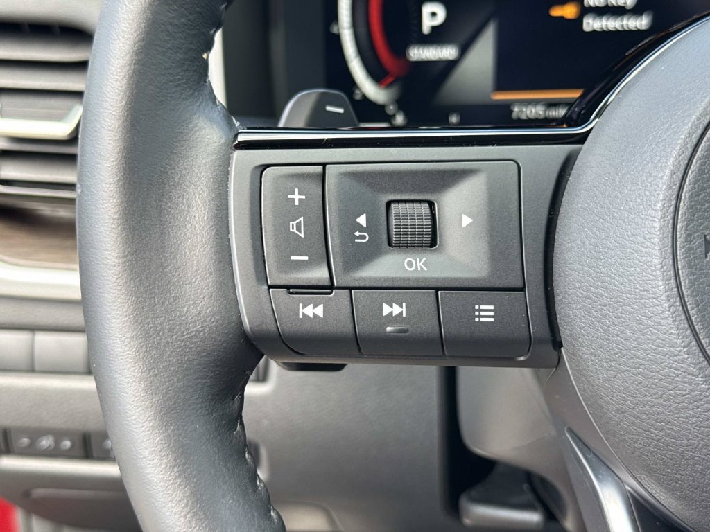 Used 2024 Nissan Rogue Platinum FWD image 42