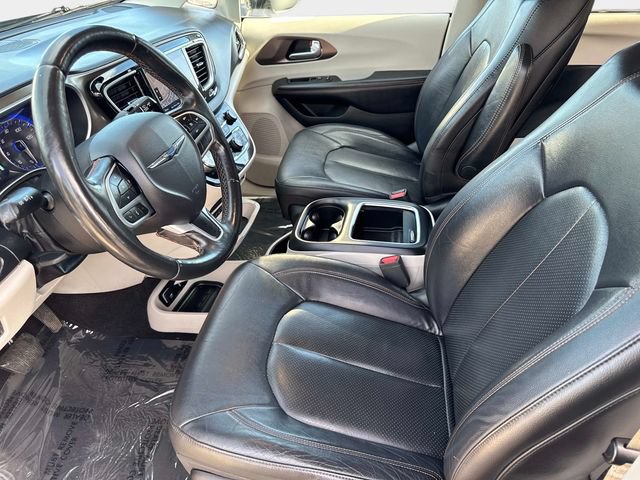 Used 2018 Chrysler Pacifica Touring-L Plus w/ Tire & Wheel Group FWD image 20
