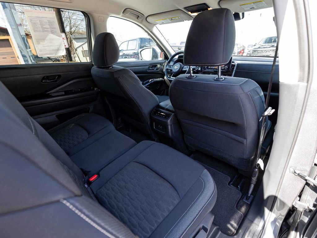 Used 2023 Nissan Pathfinder SV AWD/4WD image 31
