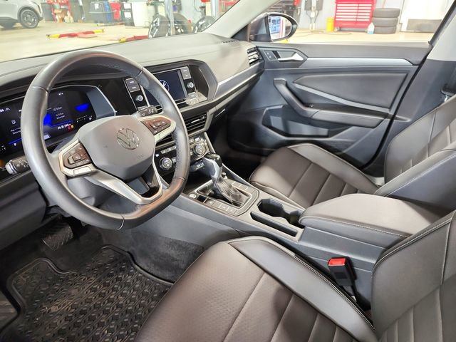 Used 2023 Volkswagen Jetta SE image 9