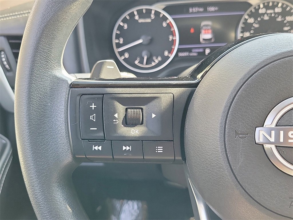 Used 2023 Nissan Rogue SV image 4